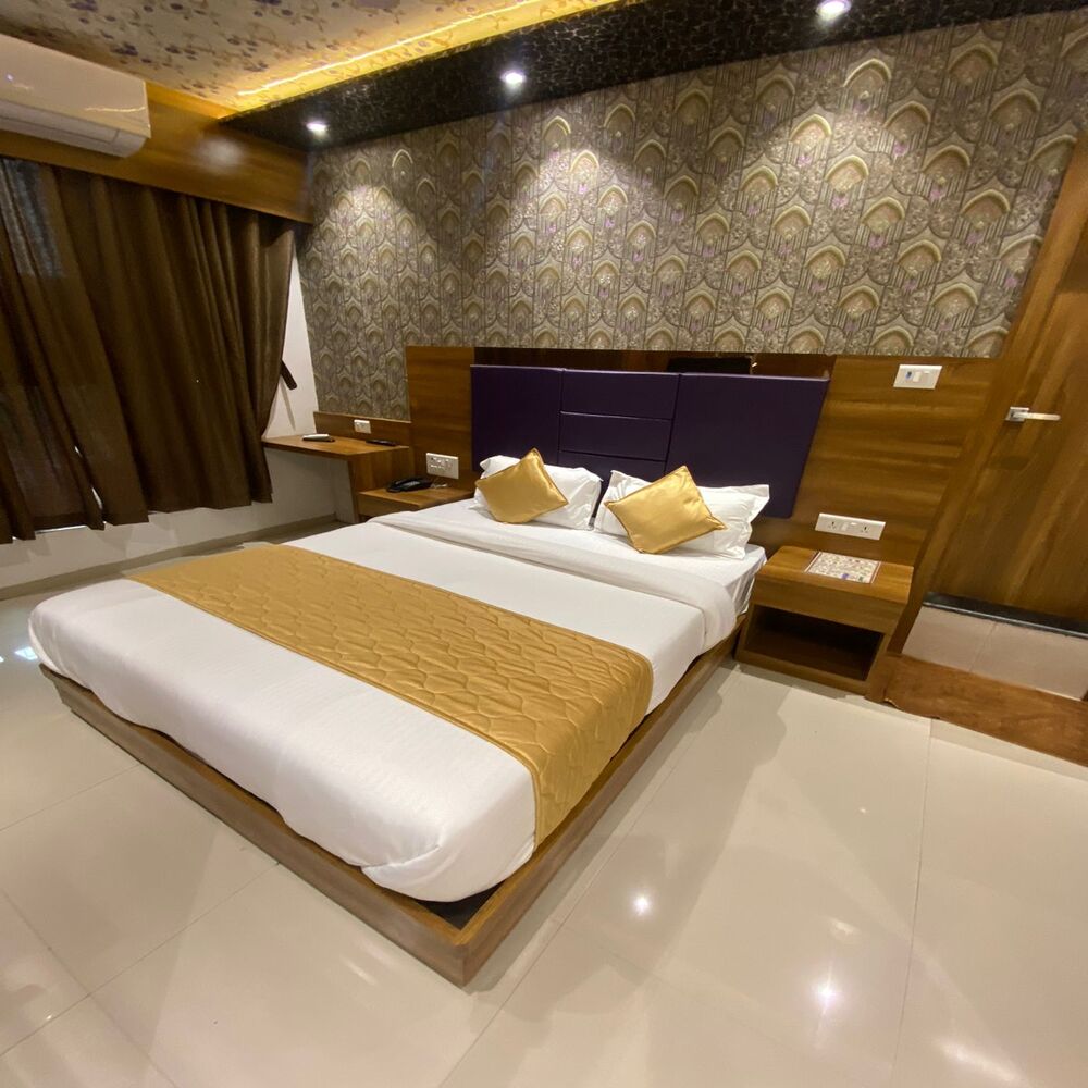 Hotel BKC Crown - Near Trade Centre, Visa Consulate - Tap to explore photos