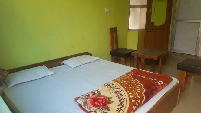 Super Homestay (Double Bedded Room) - Tap to explore photos