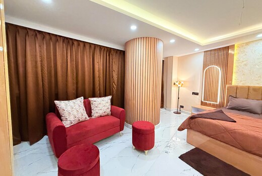 Luxury Suite In Heart of Noida By Sucasa Stays