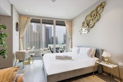 ELIVAAS Curated Studio in Dubai Marina with Scenic Views, دبى