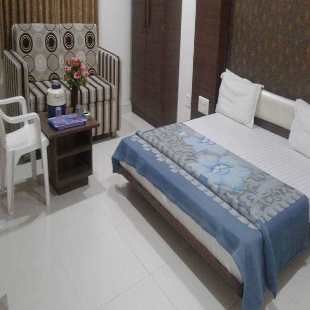 Shree Bhagyoday Hotel - Tap to explore photos