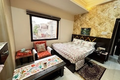 D C Grand, Varanasi