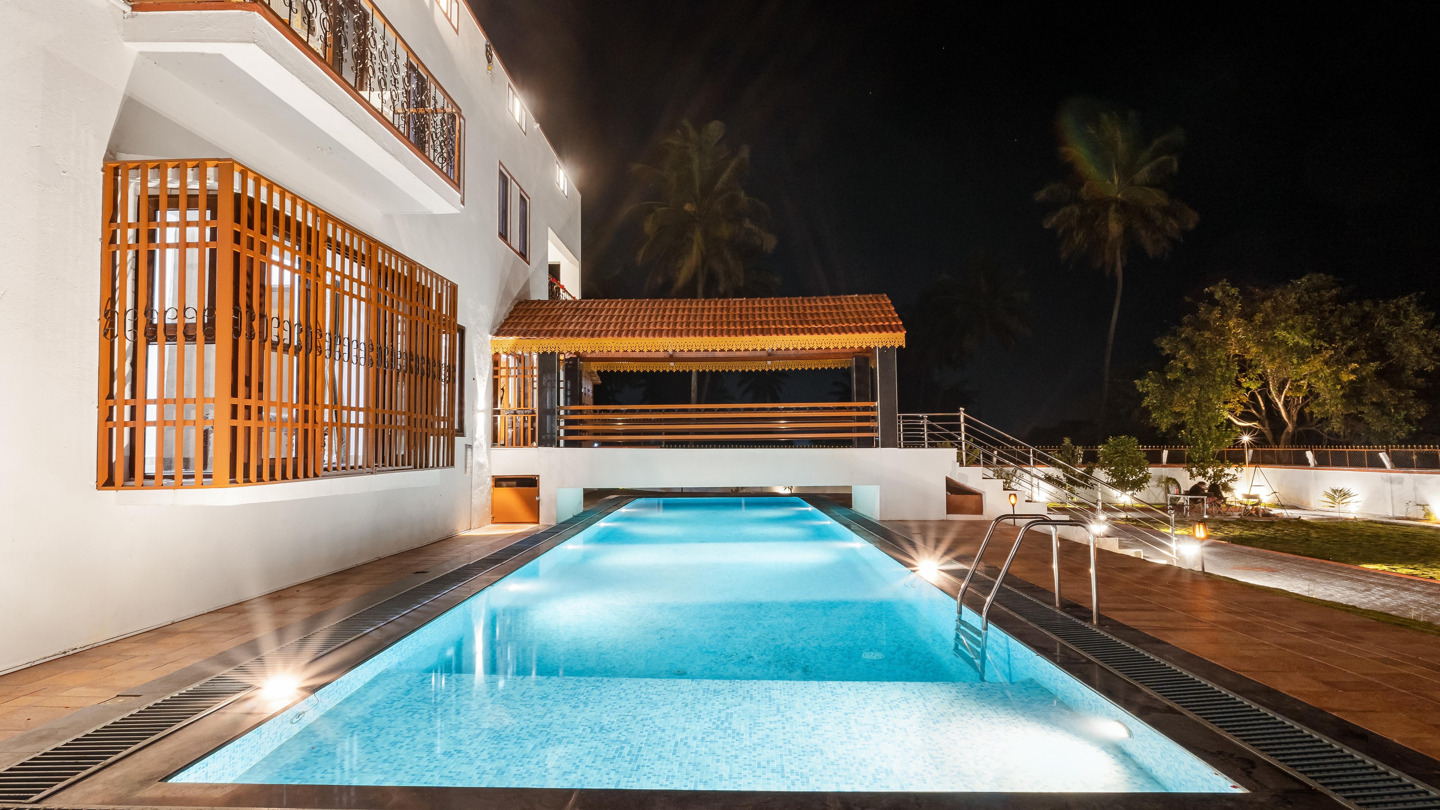Private Pool Villa with Heated Jacuzzi - Lagoon - Tap to explore photos