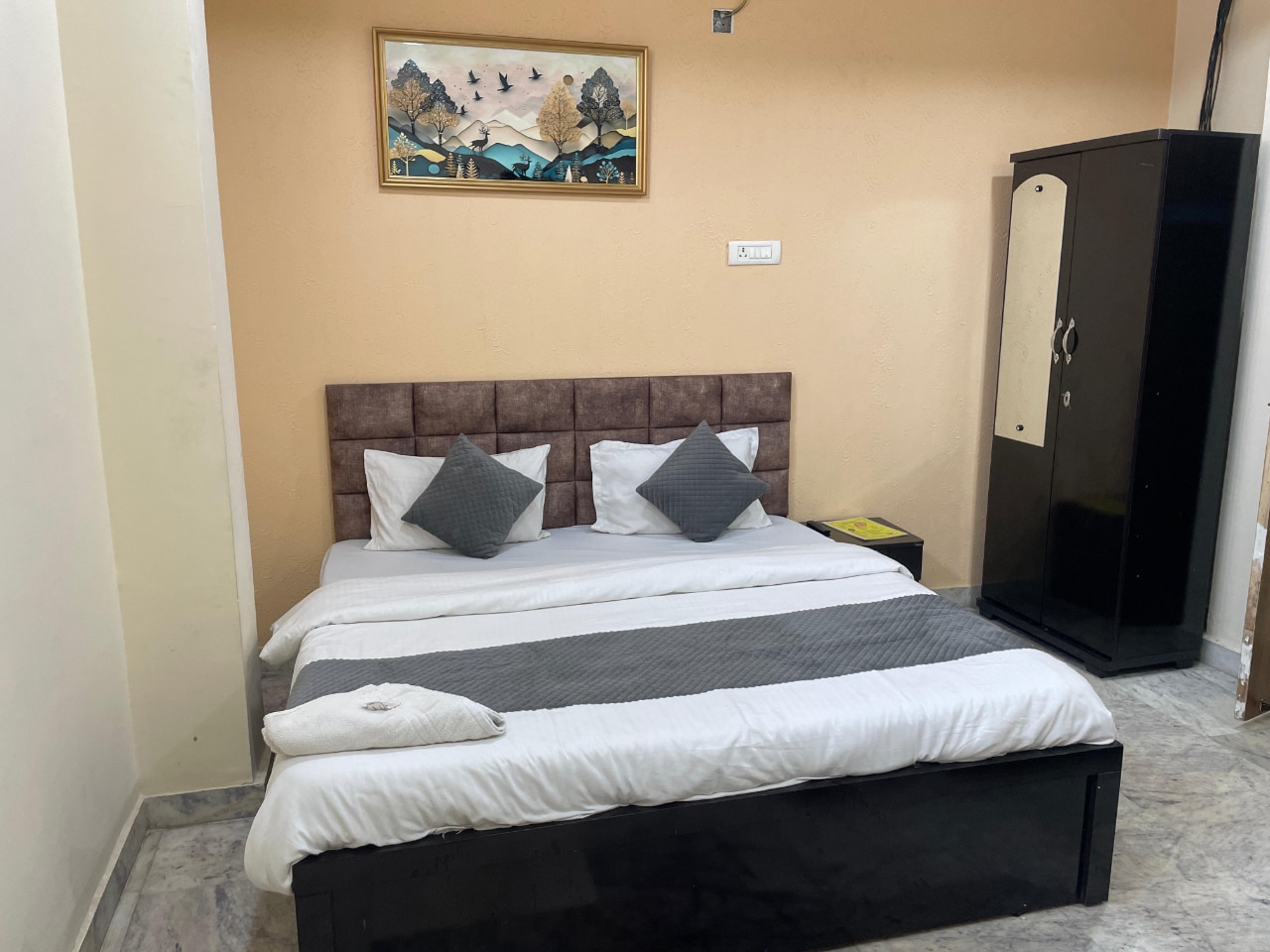 Hotel Sanjay Palace (Near ISBT Bus Stand) - Tap to explore photos