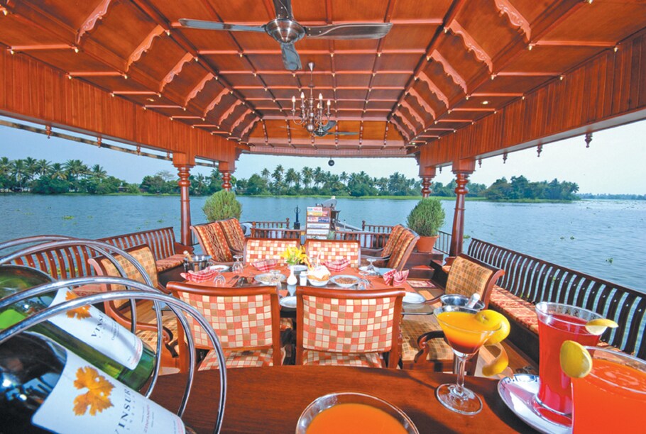 Sterling Houseboats Lake Palace, Alleppey Best Rates on Alleppey Hotel