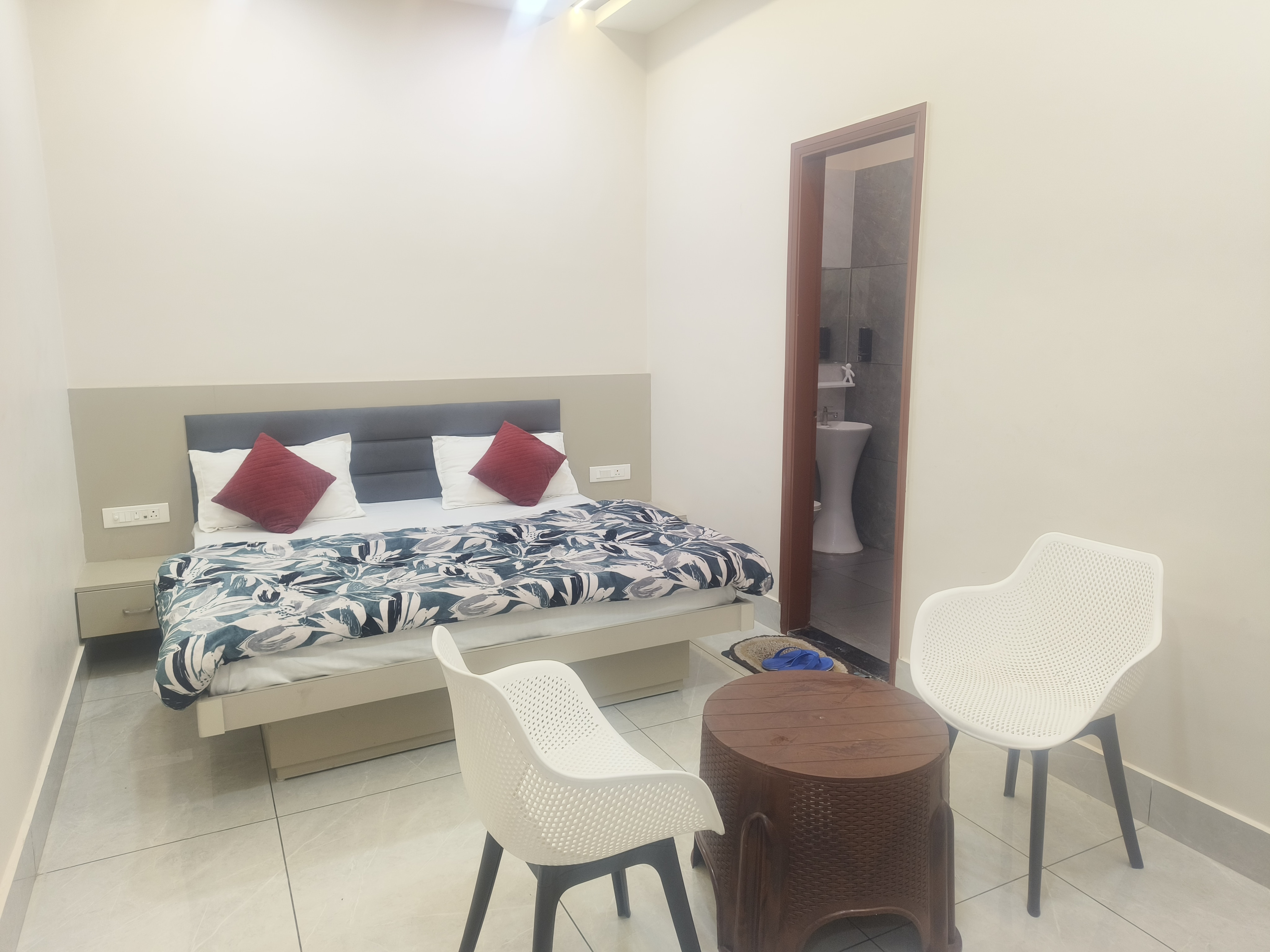 RD HOTEL SURATGARH - Tap to explore photos