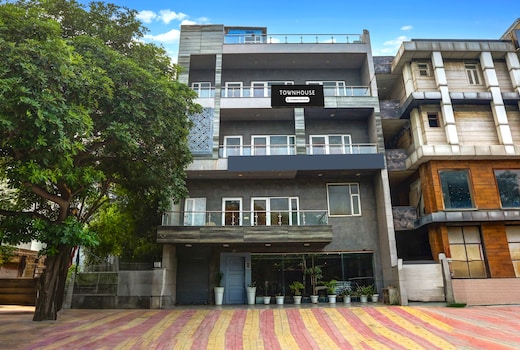 Super Townhouse Rohini Sector 23