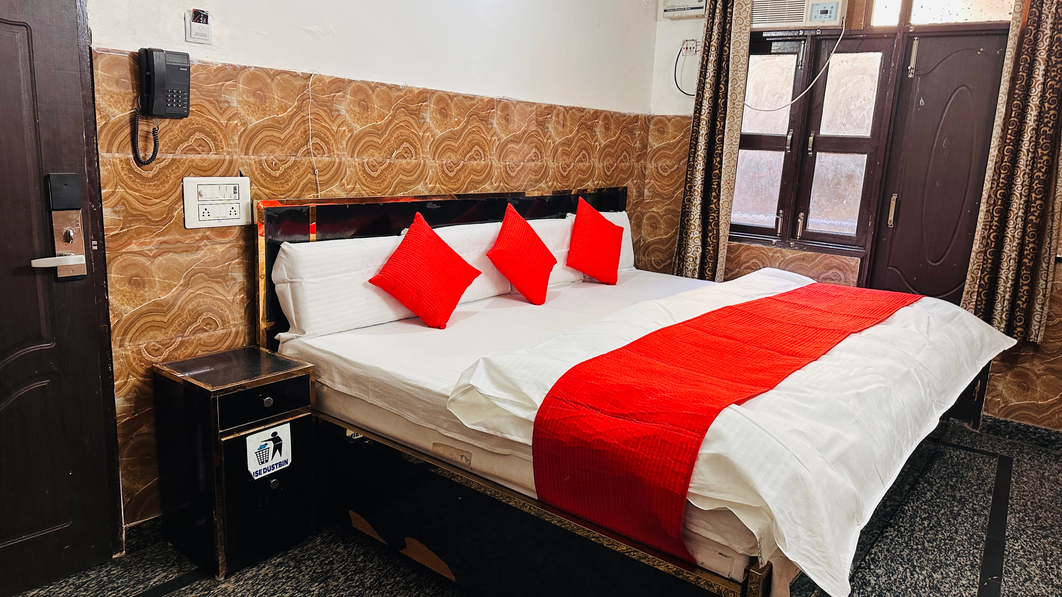 Al Ashfaq Guest House - Tap to explore photos