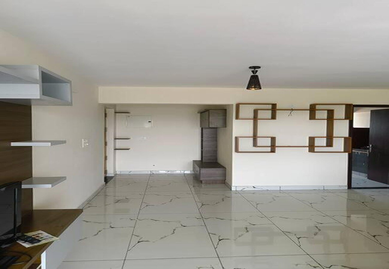 Sky Oasis: Luxe 3BHK Apartment - Tap to explore photos