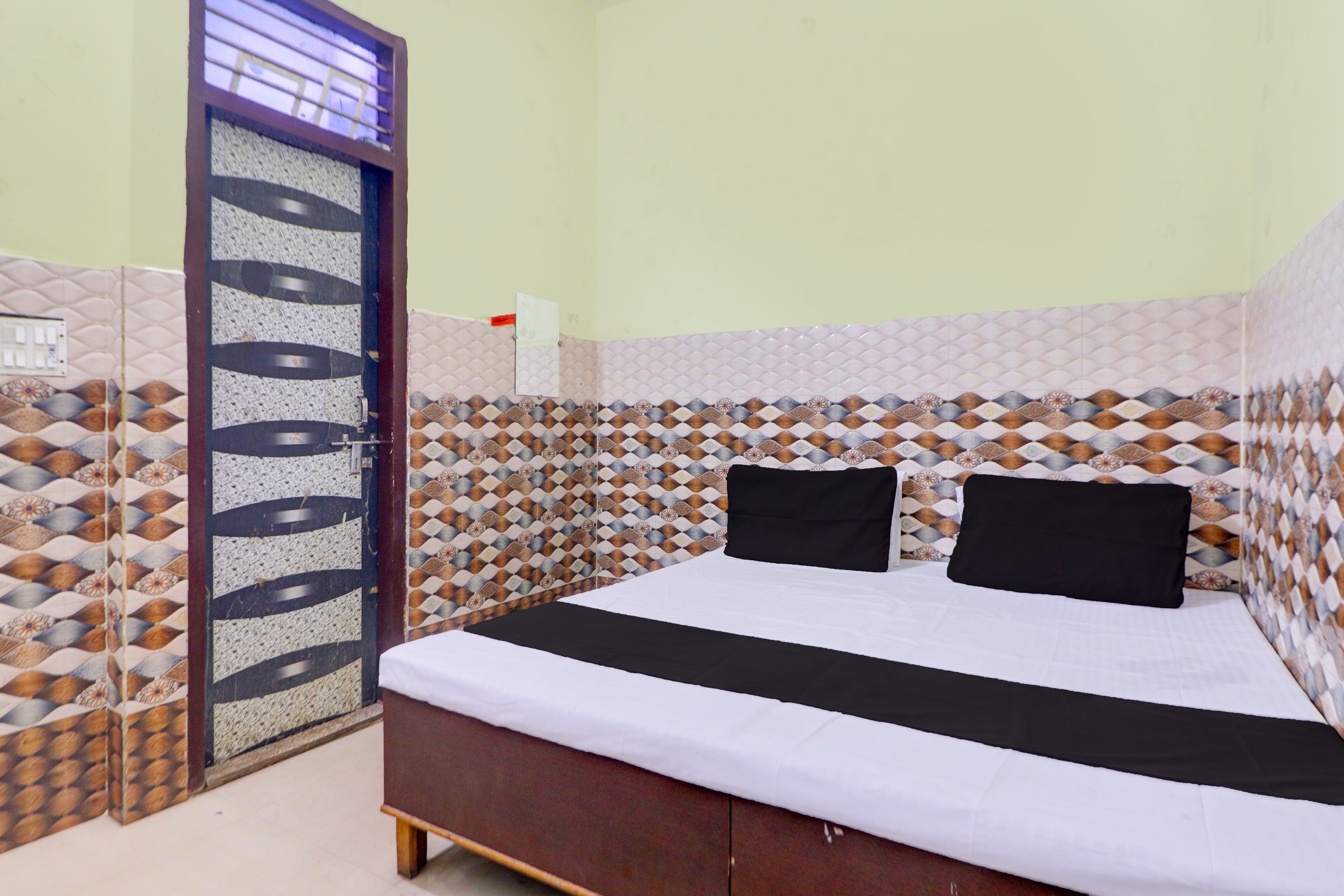 Hotel O Star Guest House - Tap to explore photos