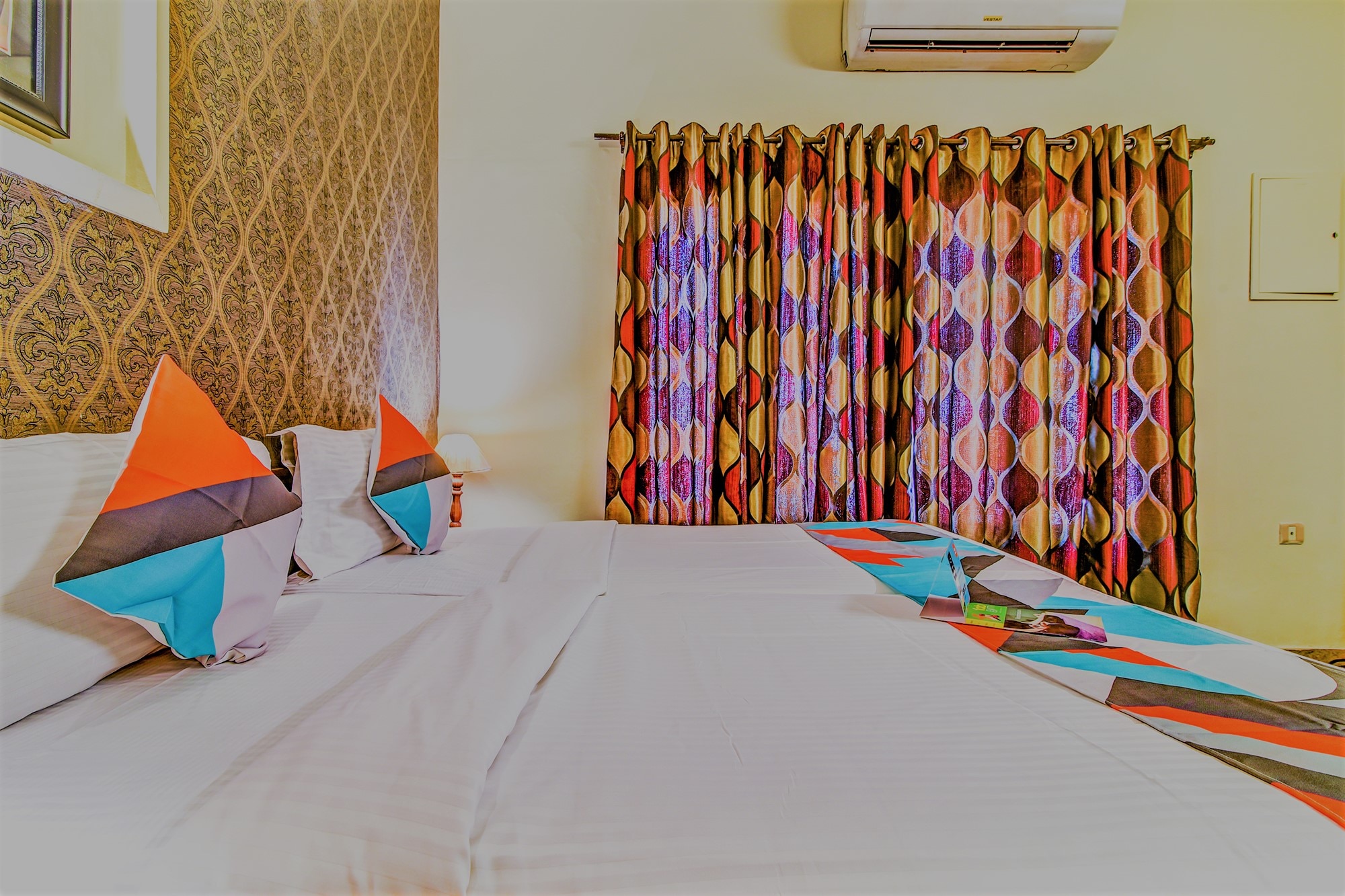FabExpress Nestlay Rooms - 100M From Velammal Hall, Moggappair - Tap to explore photos