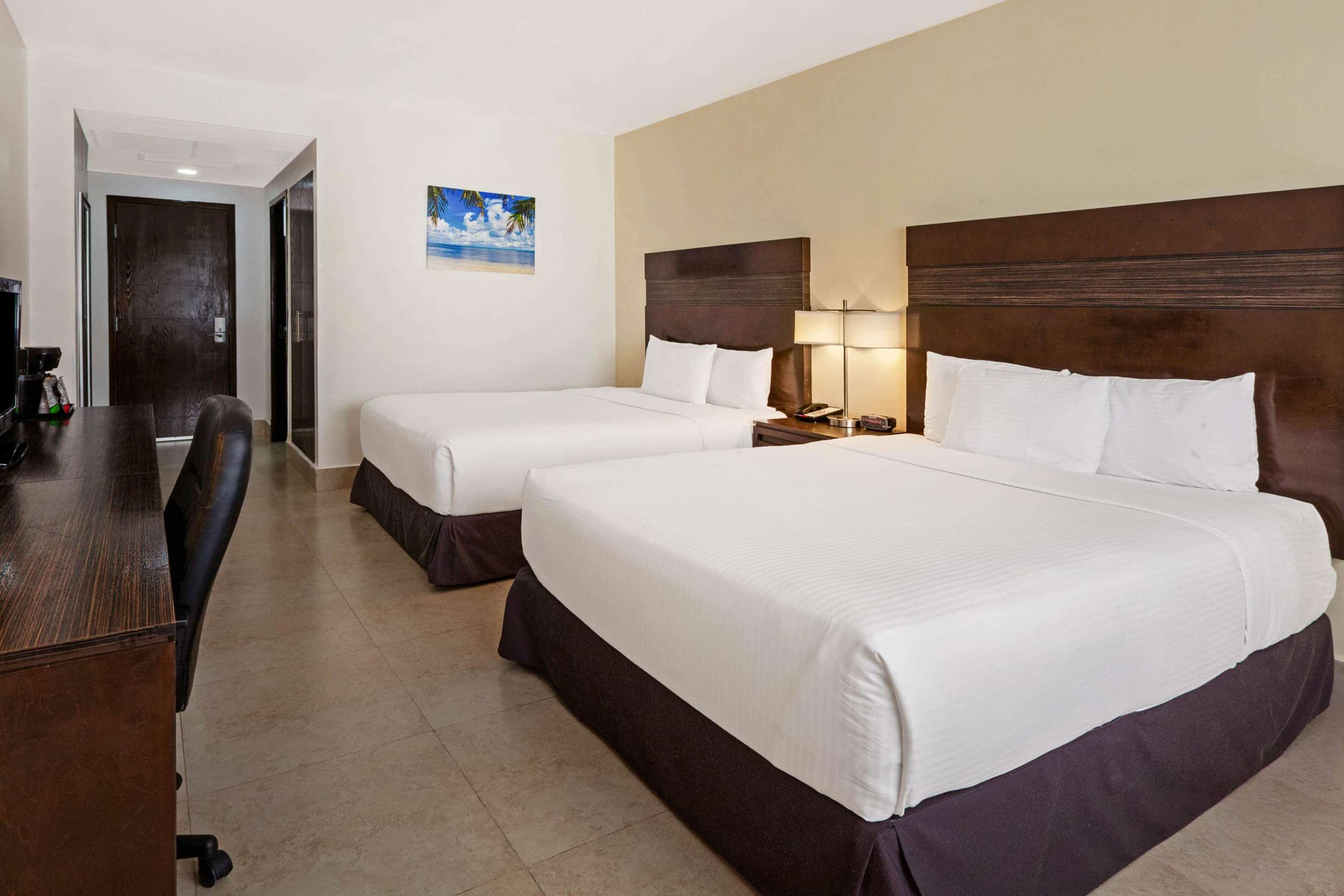 Wyndham Garden Cancun Downtown - Tap to explore photos