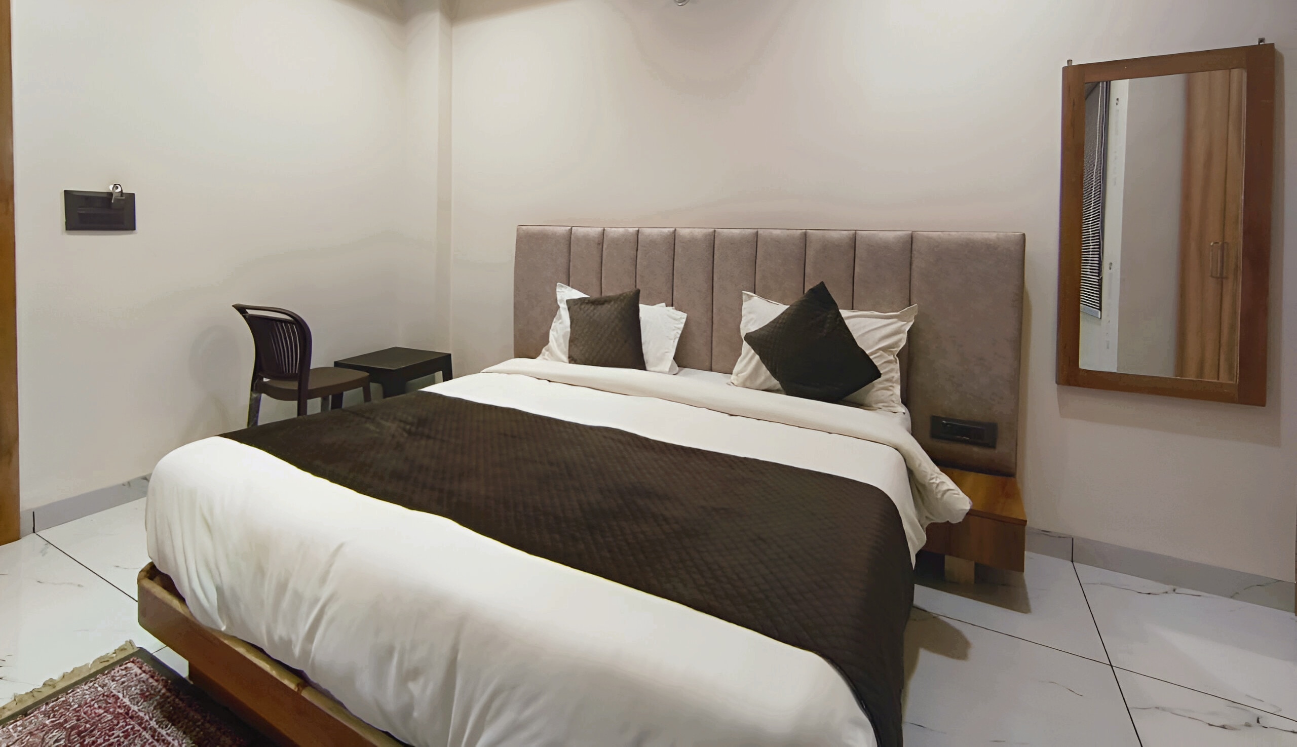 Hotel Venzaa Vijay Nagar - Tap to explore photos