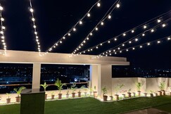 Mountain view penthouse by Luxe Label Studio, Kharar