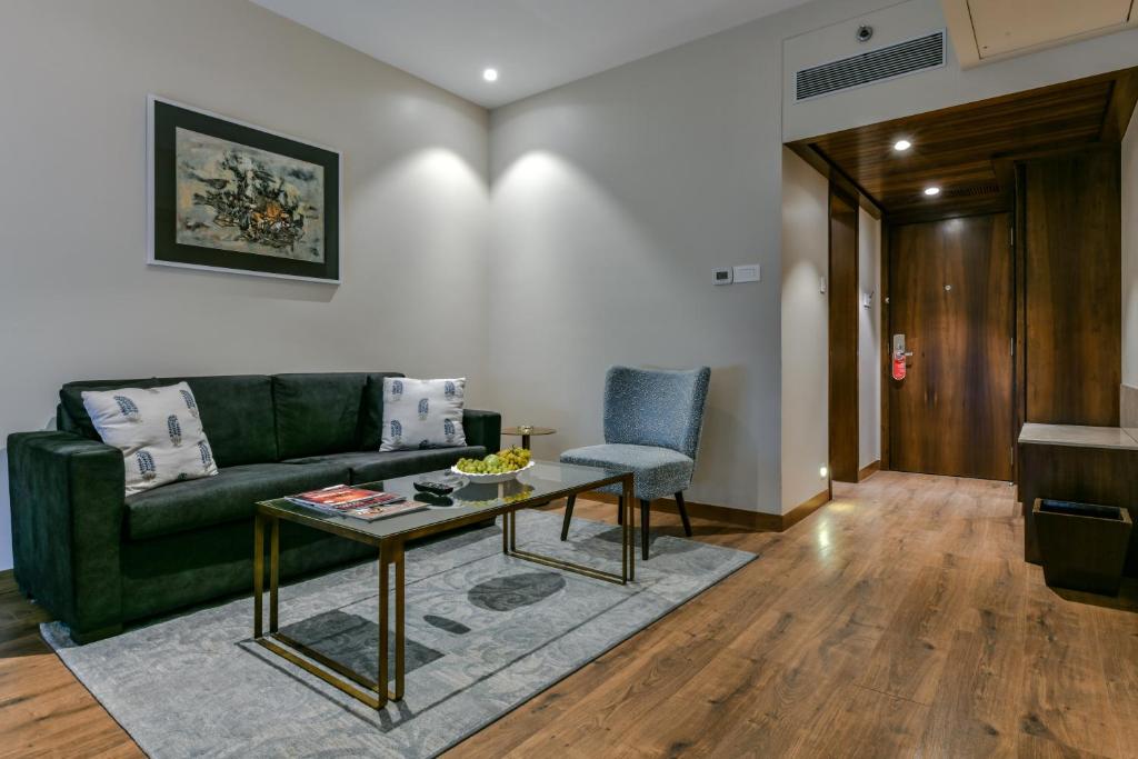 Deluxe Suite 1