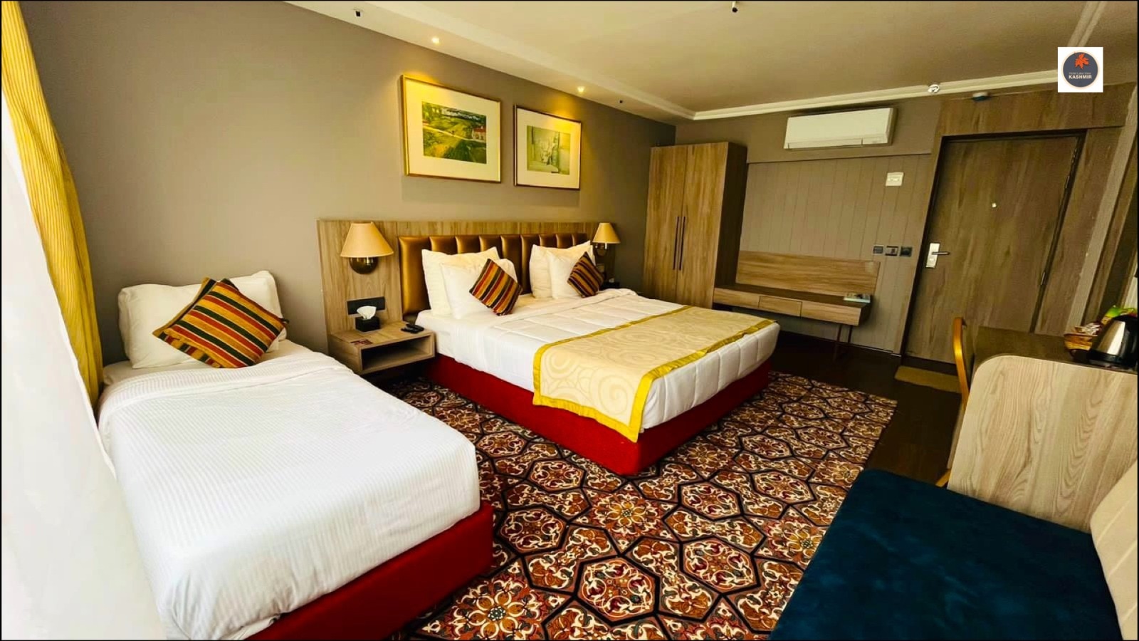 Hotel Lake View Kashmir - Dal Lake - Tap to explore photos