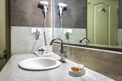 Hotel The Grand Raj, Kangra