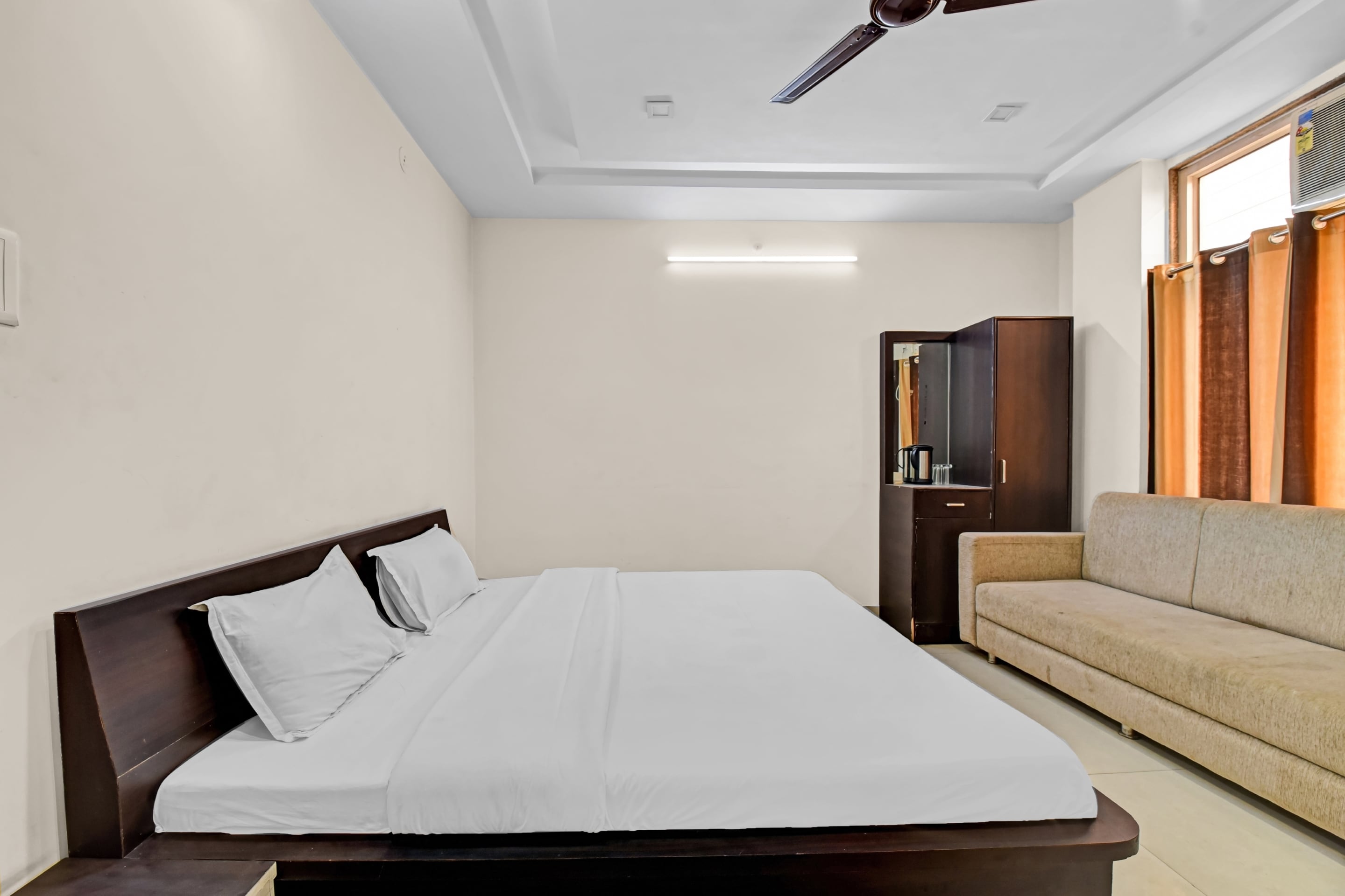 Hotel O Tanishq - Tap to explore photos