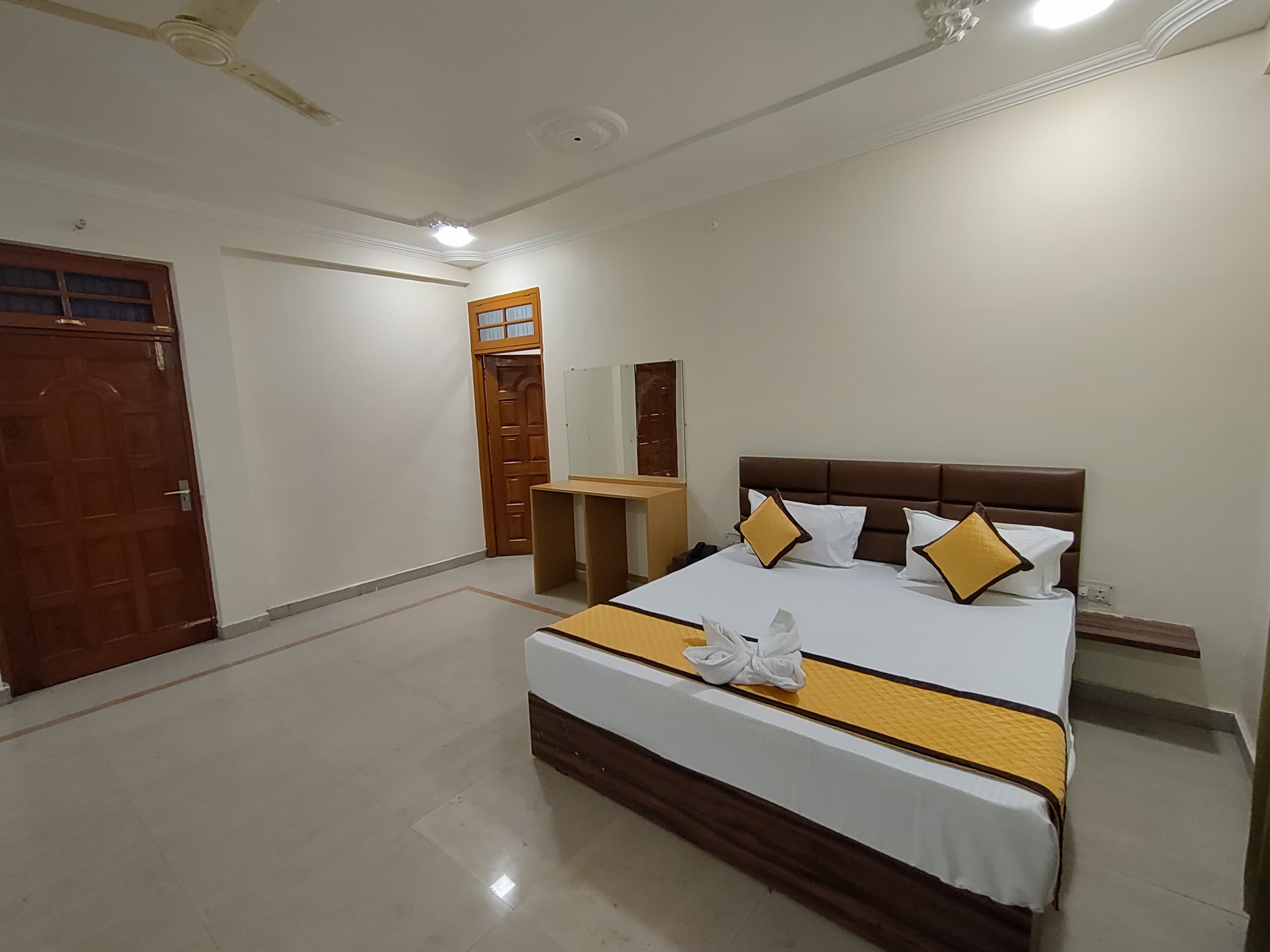 Hotel Sojourn Inn Lucknow - Tap to explore photos