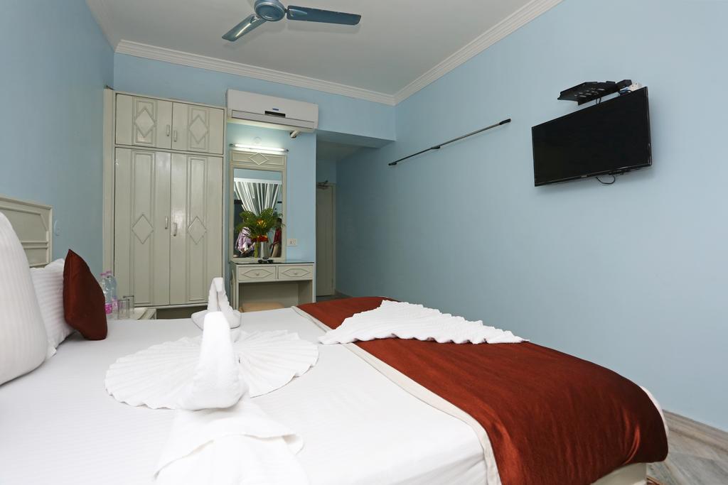 HOTEL PRIYA INTERNATIONAL - Tap to explore photos