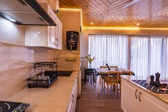 Stamp Stays 1BHK Terrace Bonfire Mall Road, Mussoorie