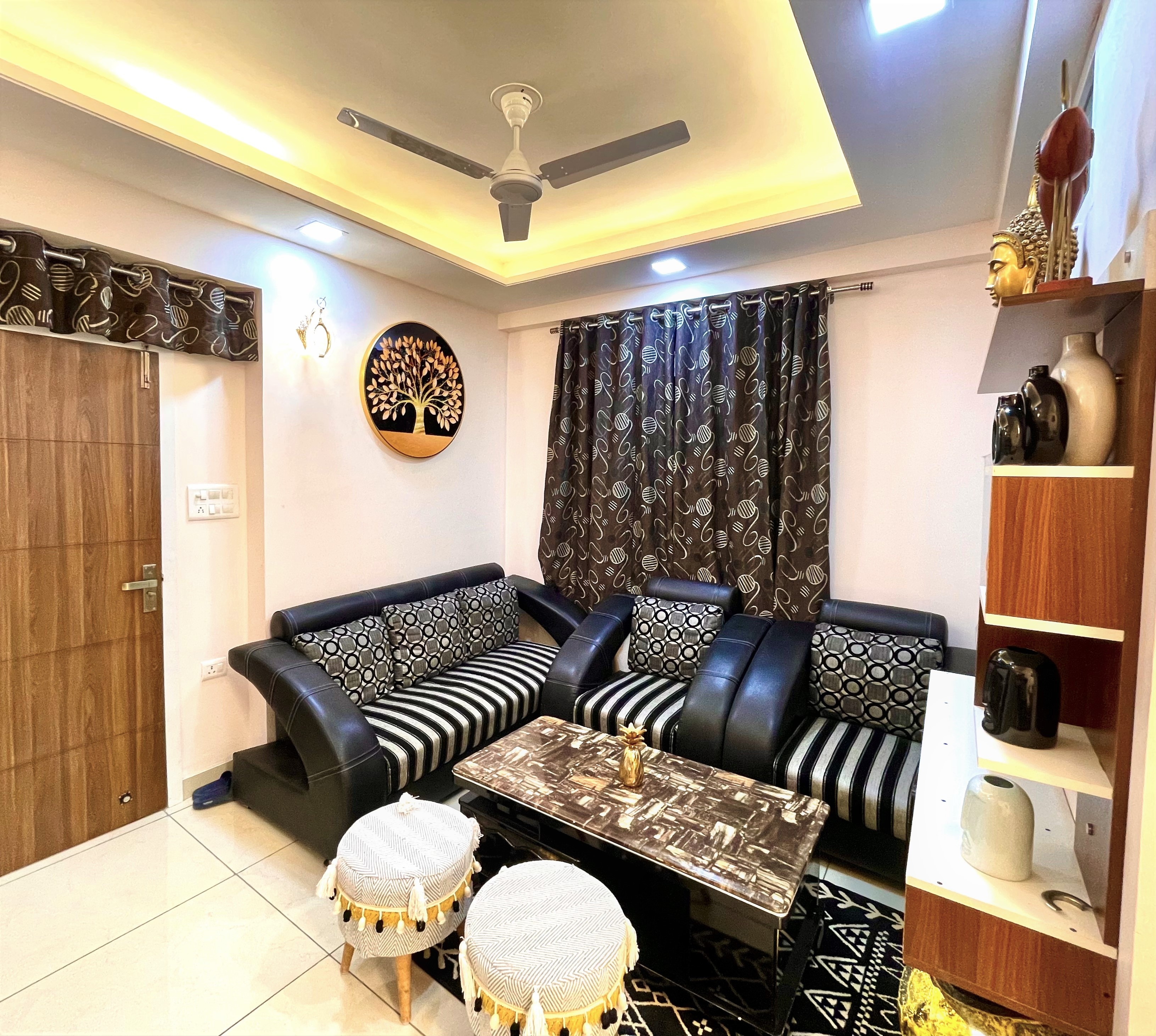 3BHK Airport Bliss Apartment with Balcony Netflix n Prime - Tap to explore photos