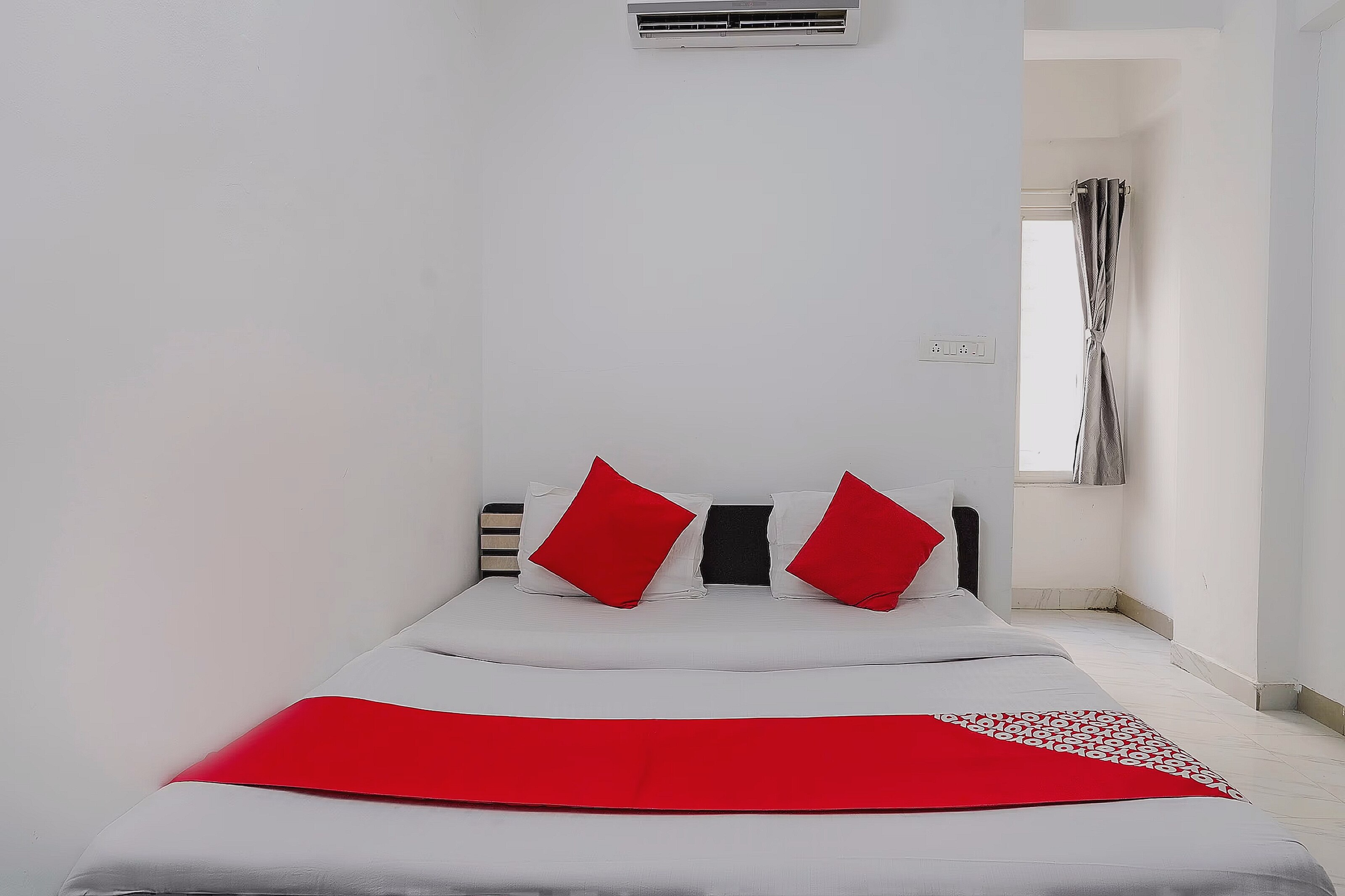 Hotel O Sai Executive - Tap to explore photos