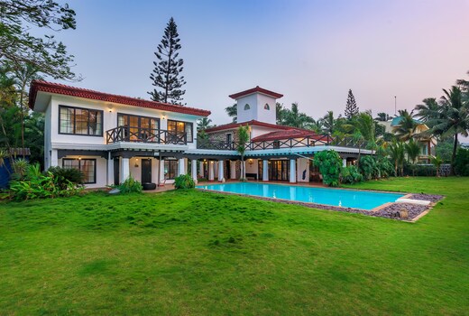 SaffronStays Sea La Vie