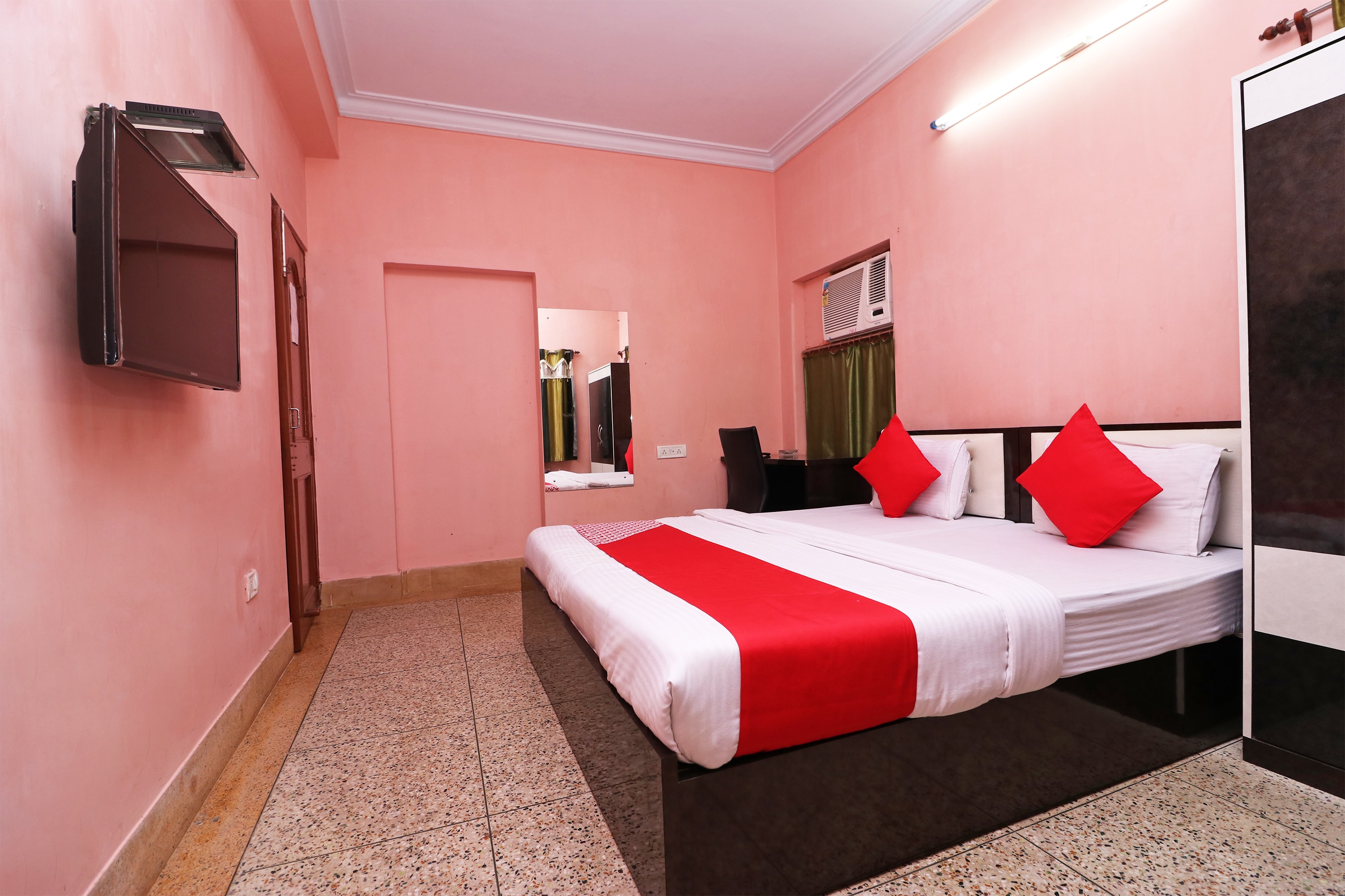Hotel O Laxmi Guest House - Tap to explore photos