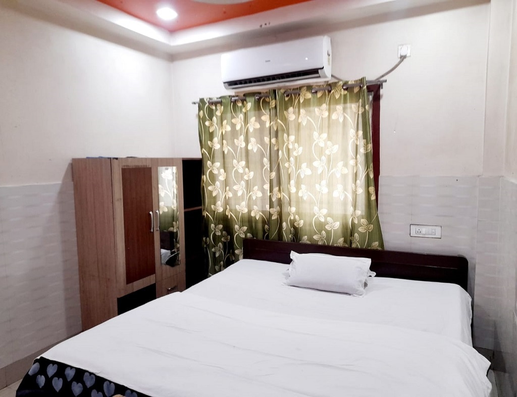DHAKA LODGE - Tap to explore photos