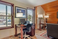 Best Western Ptarmigan Lodge, Summit