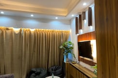 The heavens stay, Greater Noida