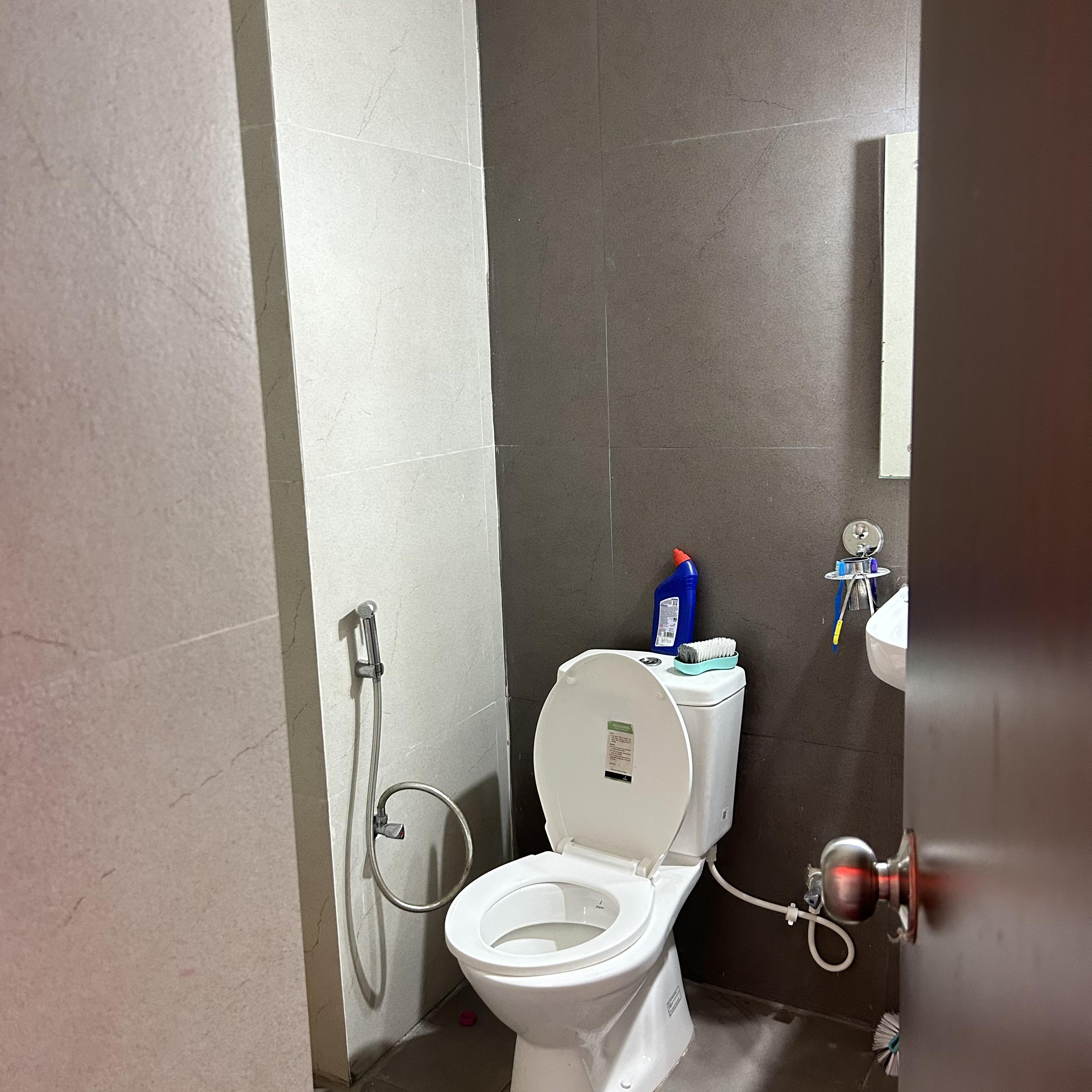 Entire Studio Flat In A Gated Complex Near Beach - Tap to explore photos