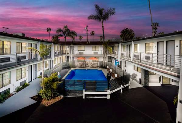 Sunset West Hotel, SureStay Collection by Best Western - Tap to explore photos