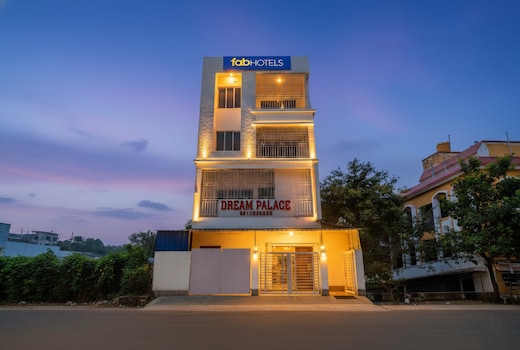 FabHotel New Dream Palace - Near acropilose mall and ruby hospital