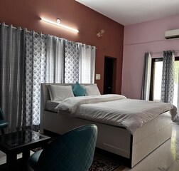 Super Deluxe Room