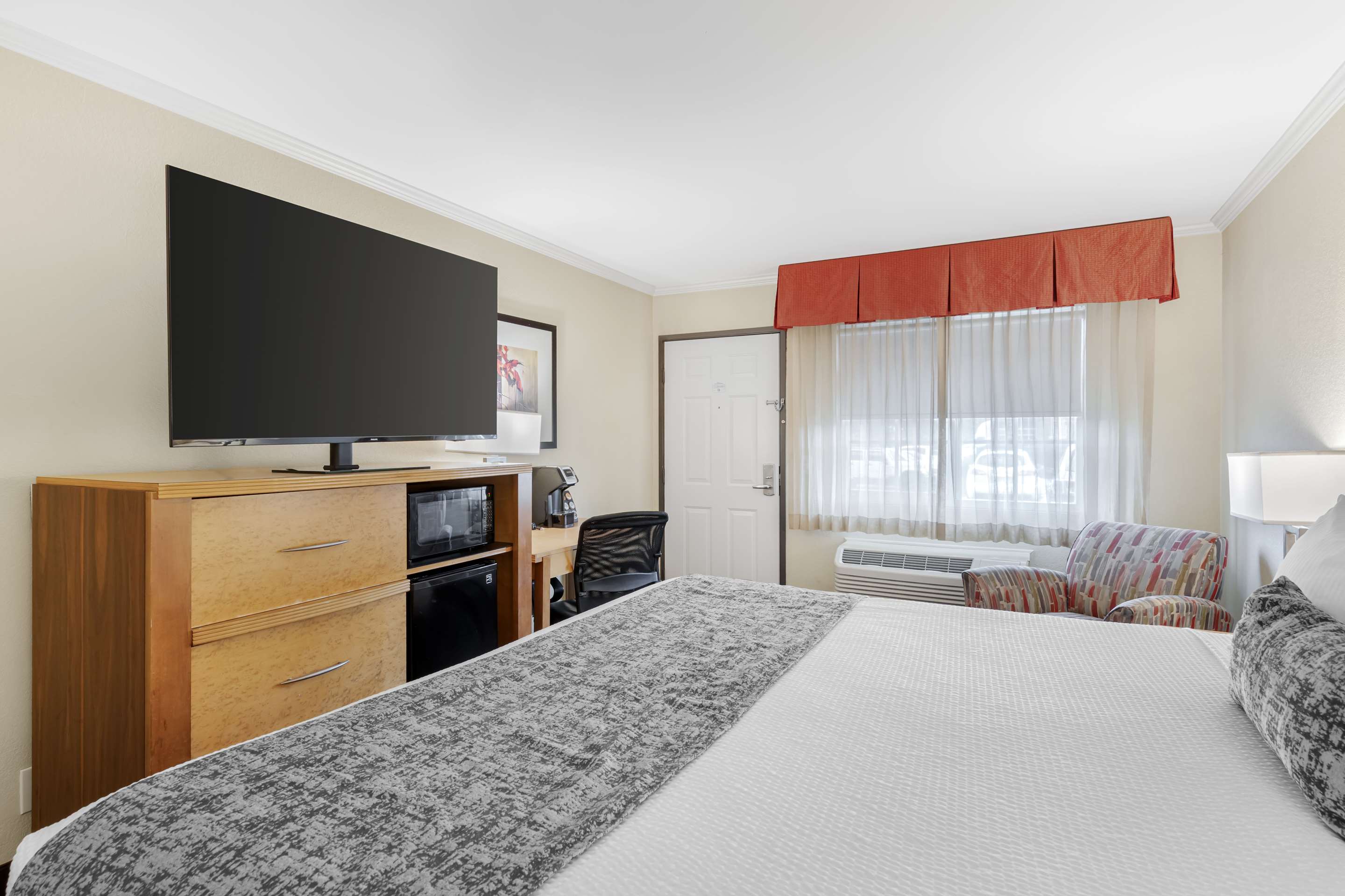 Best Western Plus Ontario Airport & Convention Center - Tap to explore photos