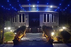 Osho Sumeru K-Veg-Fast wifi-Parking-Veg, Siliguri