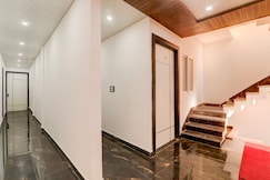 HOTEL O APPLE INN BEHIND STATE BANK OF INDIA, Lucknow