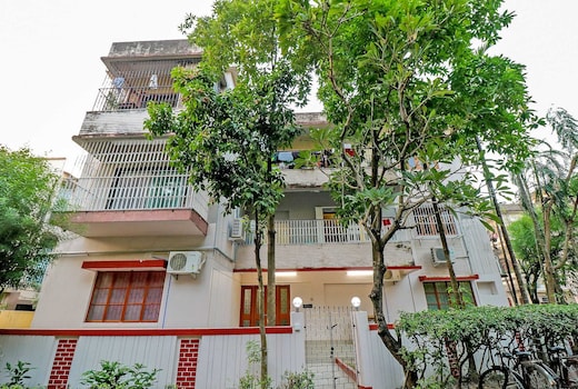 Honey O Regency City Center Metro Station