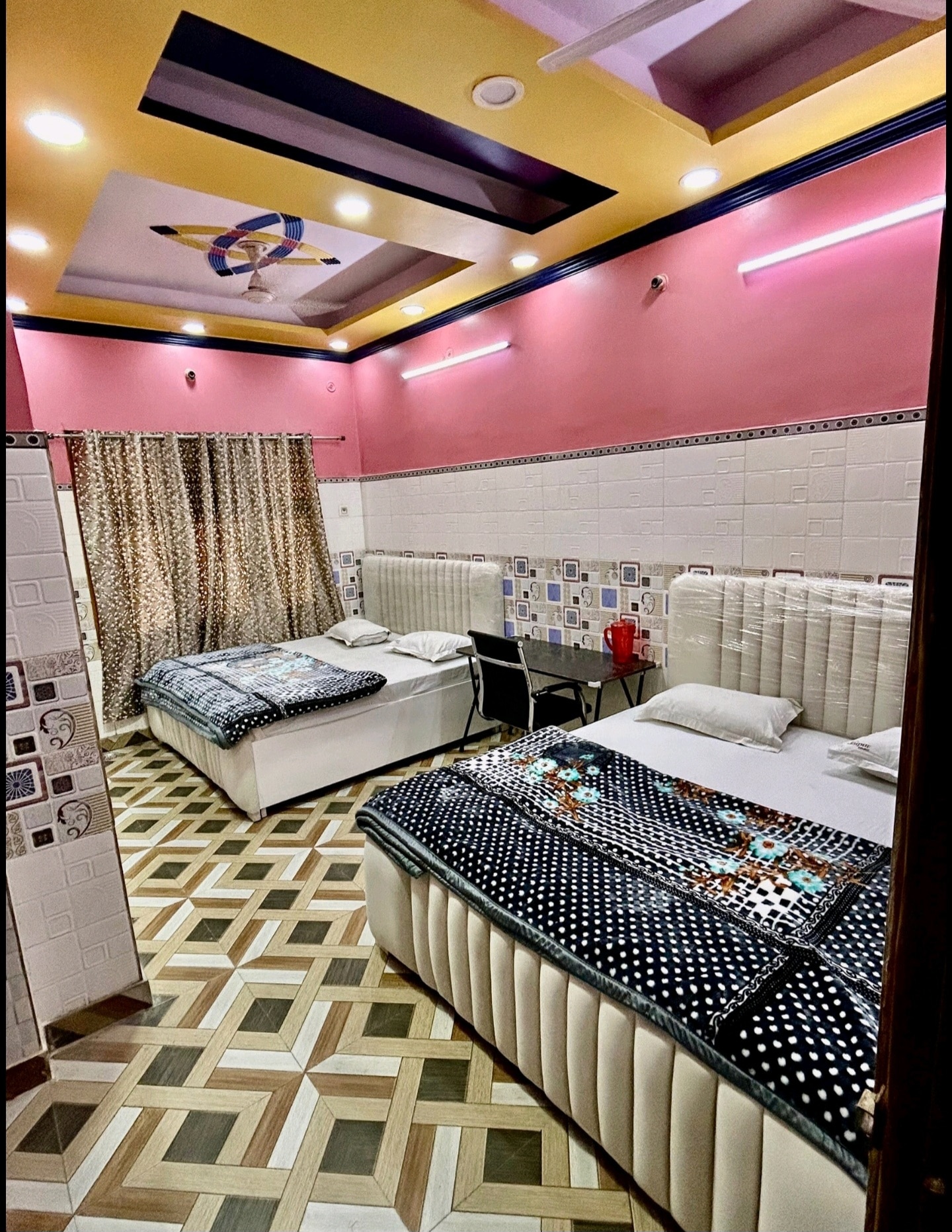 Hotel Jaipur Palace Near Red Fort - Tap to explore photos