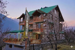 Himalayan Hawks, Manali