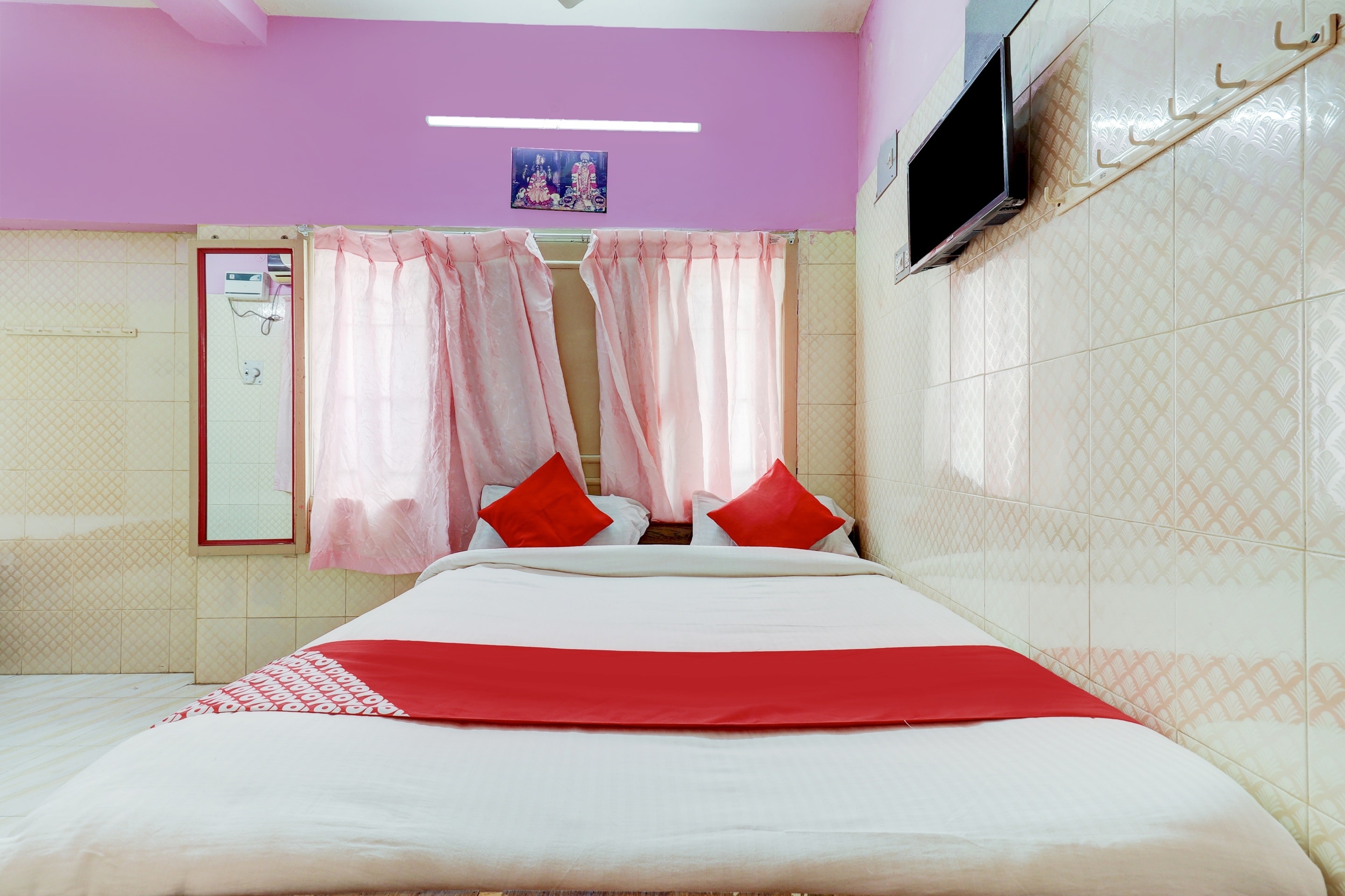Hotel O Sri Ranga Pilgrim House - Tap to explore photos
