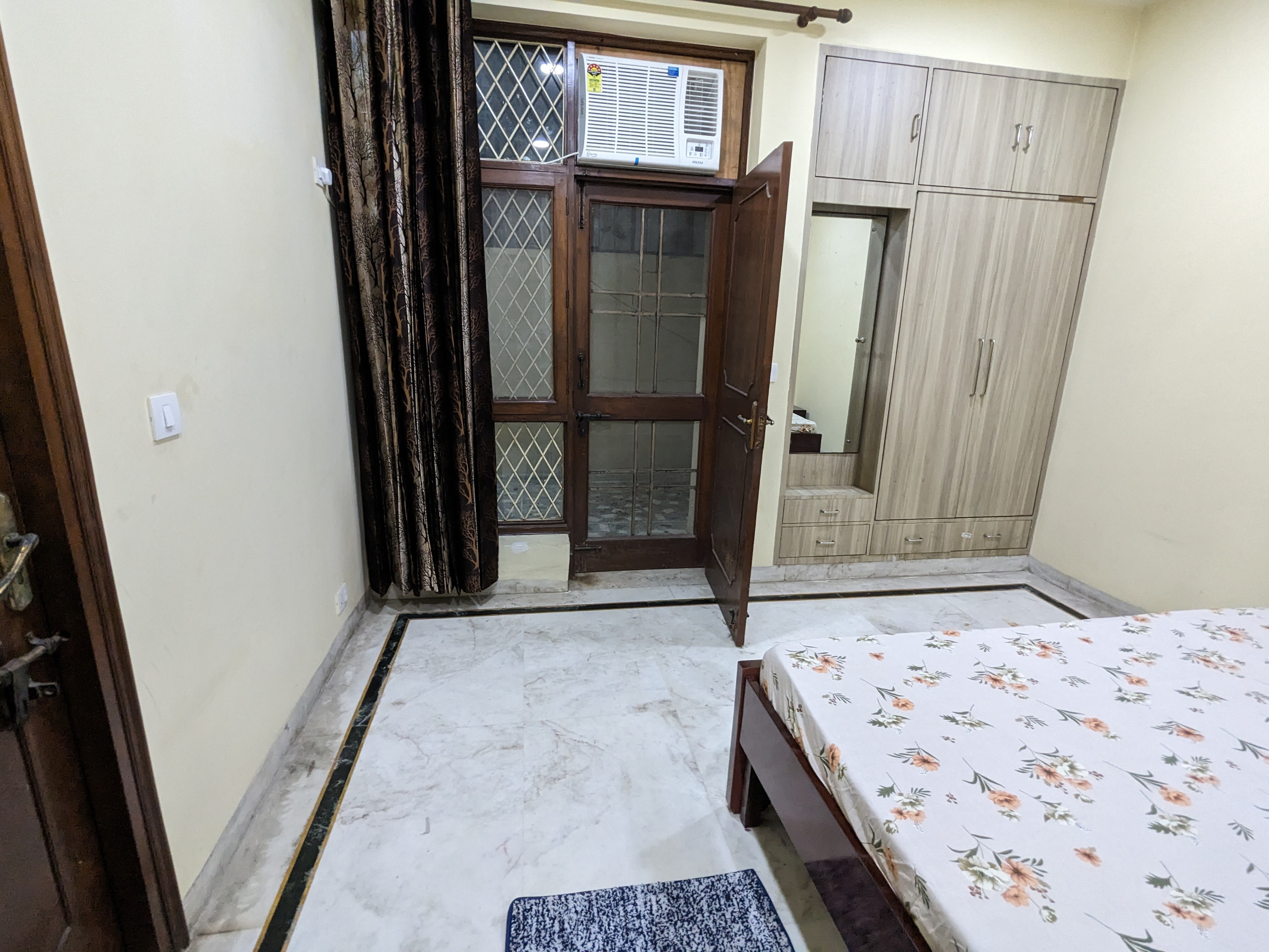 Excellent Home Away from Home-Noida/Delhi-India - Tap to explore photos