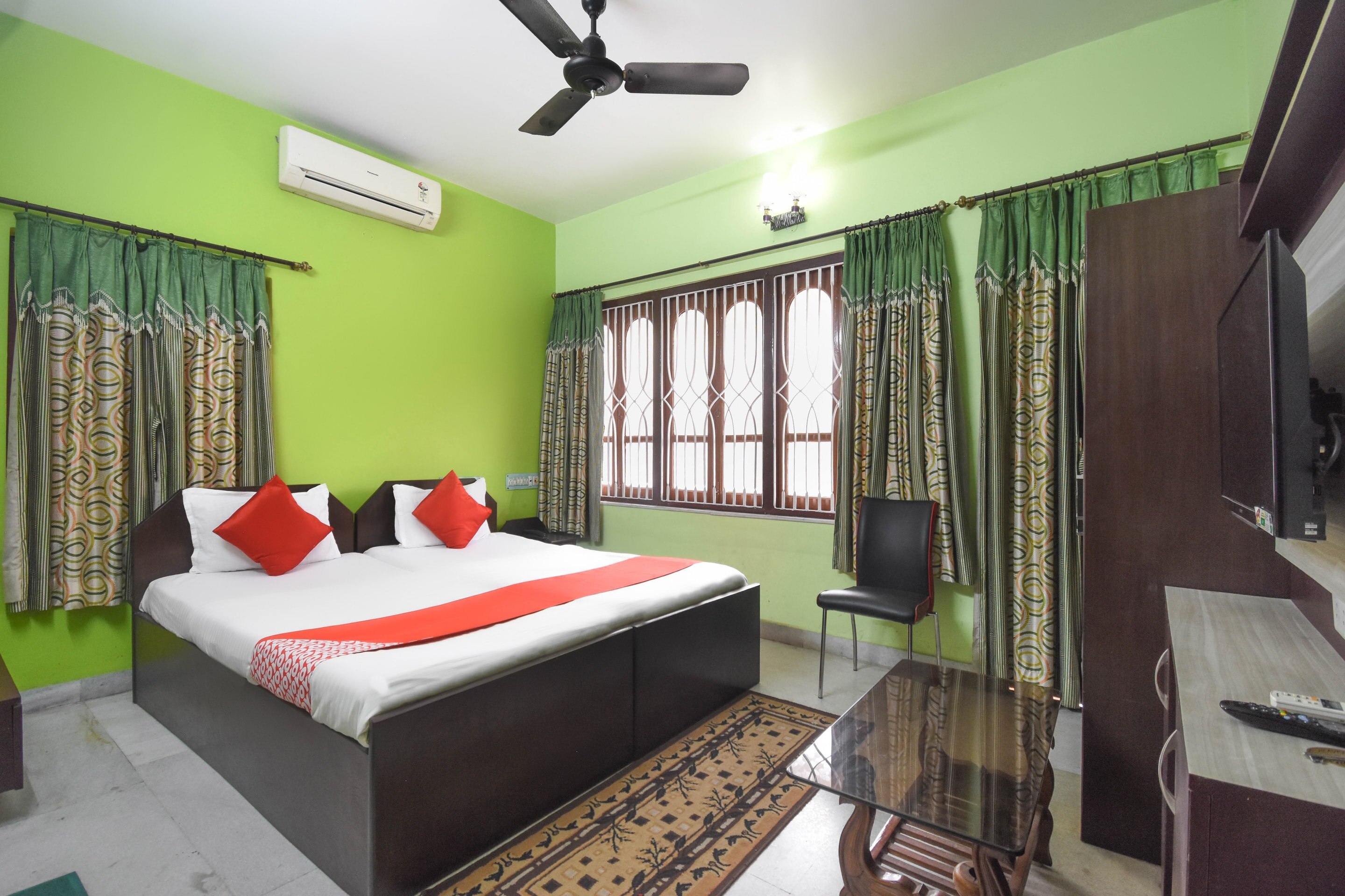 Hotel Aniruddha Palace - Tap to explore photos