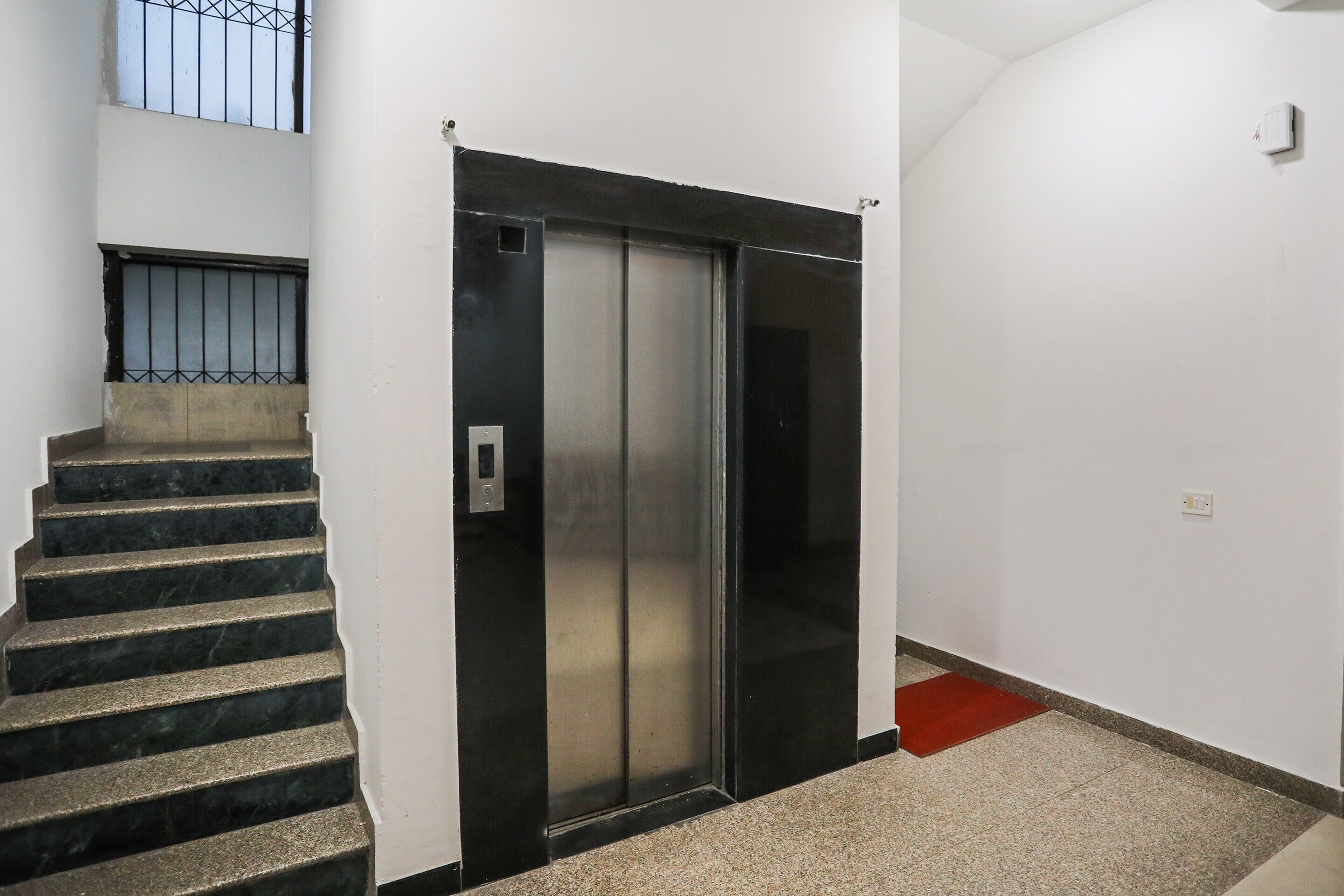 Collection O Metro Inn Homes Near Iskcon Temple Noida - Tap to explore photos