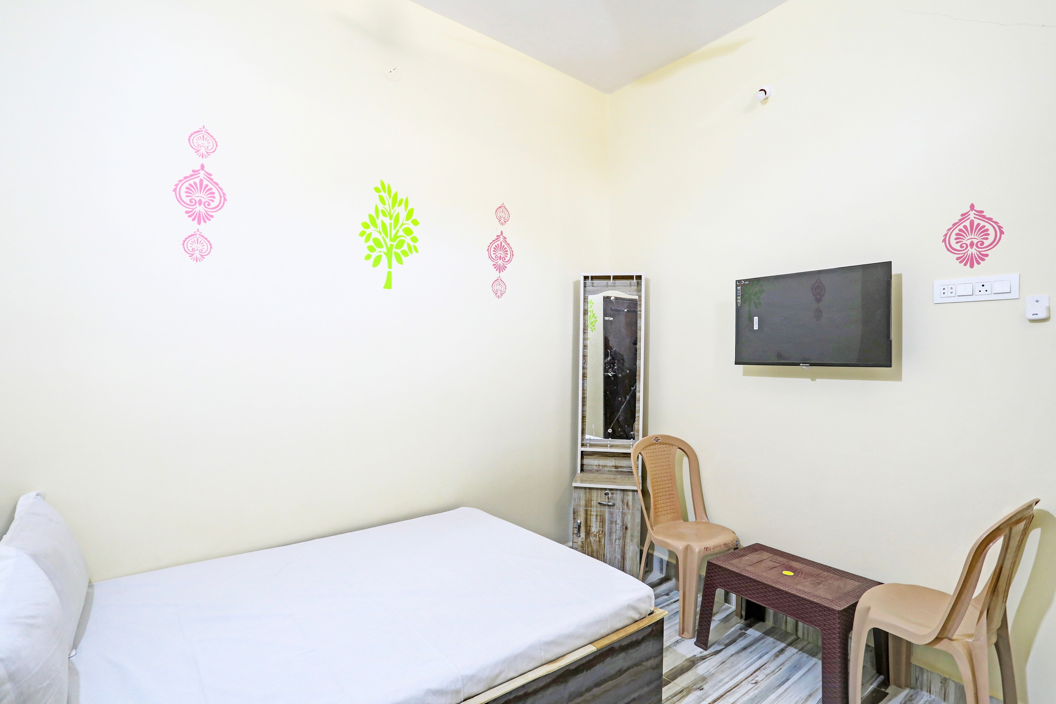 SPOT ON SKP Hotel - Tap to explore photos