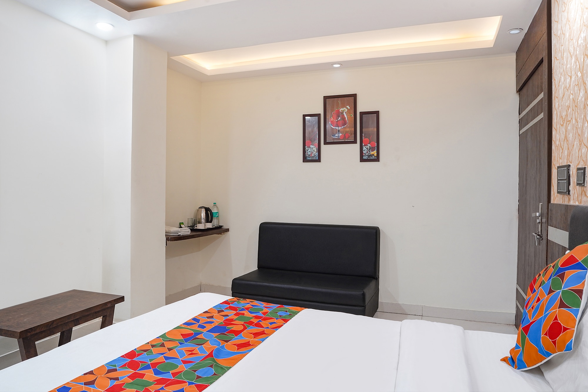 FabHotel Jalsa DLX - Tap to explore photos
