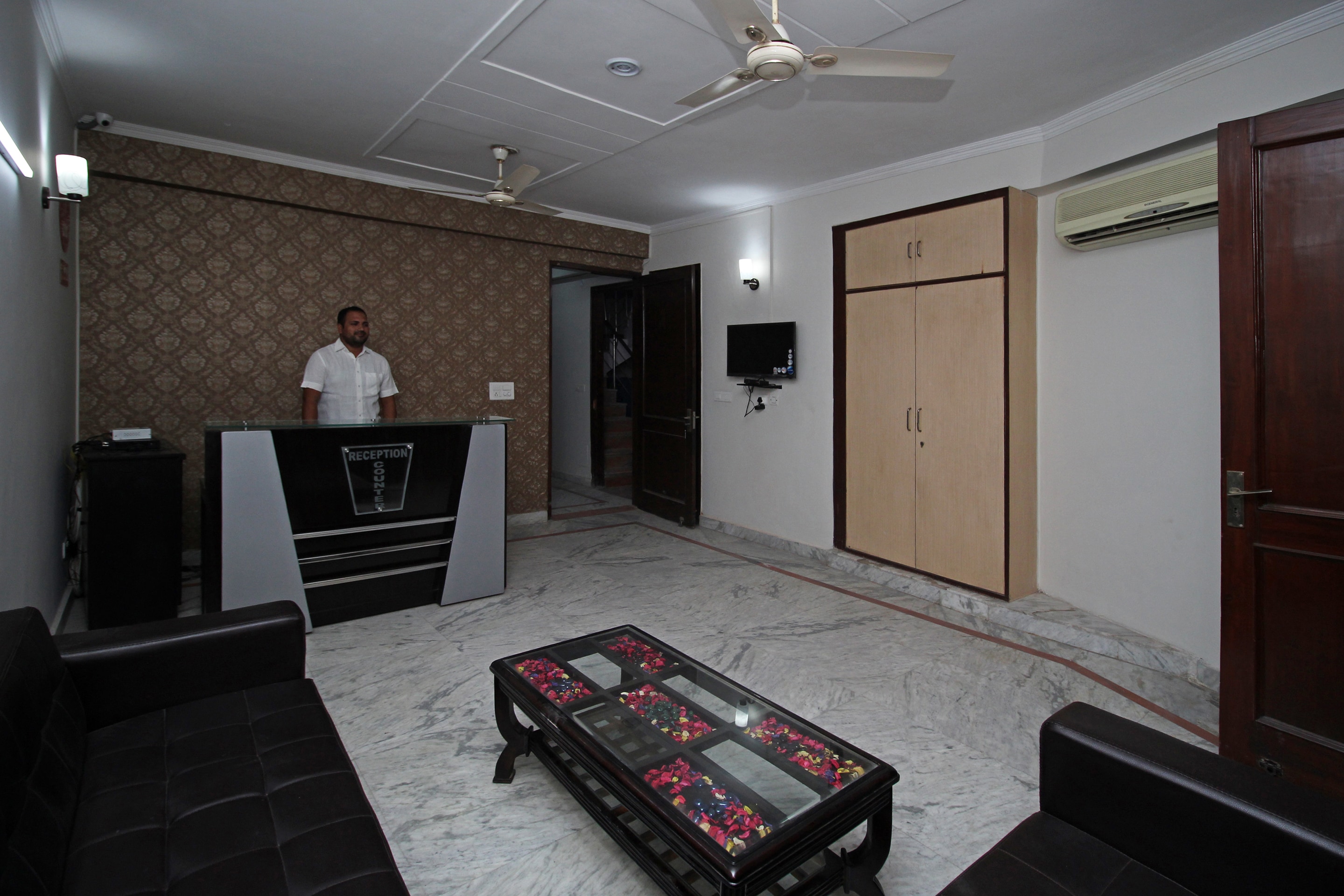 Hotel O 9075 Petals Inn - Tap to explore photos