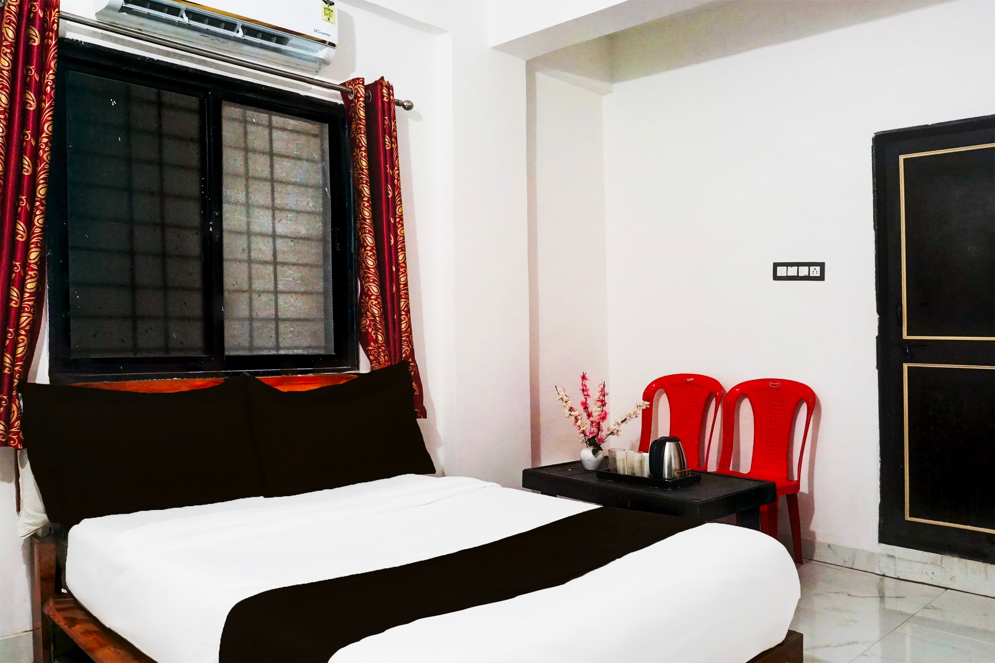 Super Hotel O Manjari Road - Tap to explore photos